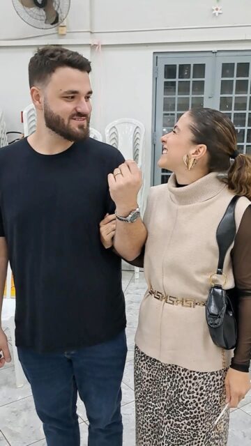 Hoje compartilhamos com vocês o lindo depoimento do casal Gabriel e Larissa, que viveram a experiência do Encontro de Corações. ❤️❤️
Mais do que um encontro, é uma oportunidade de olhar um para o outro com mais amor, fortalecer a caminhada a dois e permitir que Deus esteja cada vez mais presente na vida do casal. 🙏✨
Que este testemunho possa tocar outros corações e despertar o desejo de também viver essa experiência.
Encontro de Corações: um convite para amar, renovar e caminhar juntos! 💕
85º Encontro de Corações — Porque o amor também precisa de encontros para continuar florescendo! ❤️❤️